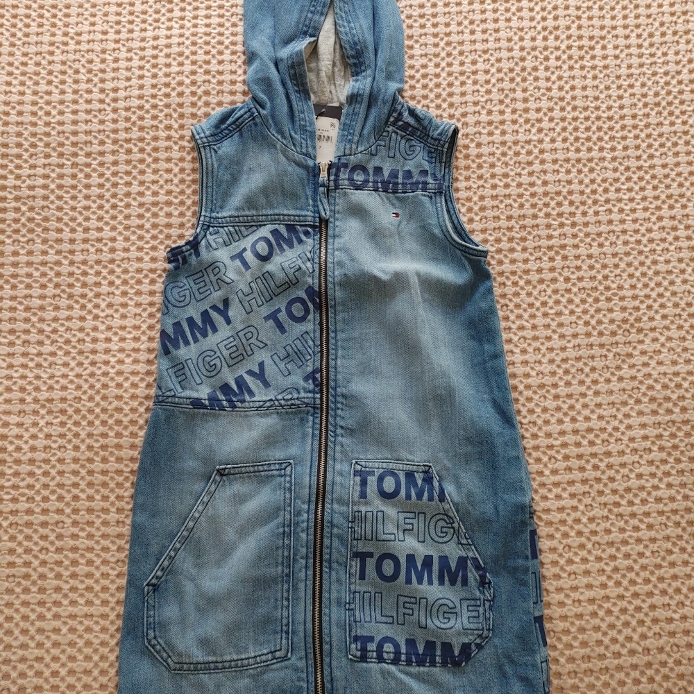 Zip up kids dress with hood